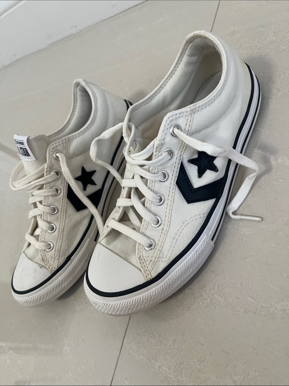 Converse Kids Low-Top Sneakers in White and Black Star Chevron